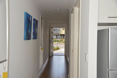 Eastern Breeze - Redcliffe Tourism 7