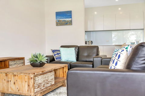 Eastern Breeze - Redcliffe Tourism 28