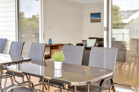 Eastern Breeze - Redcliffe Tourism 27