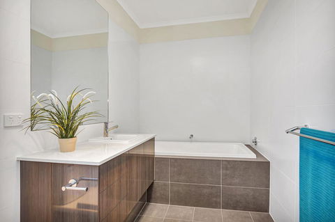Eastern Breeze - Redcliffe Tourism 32
