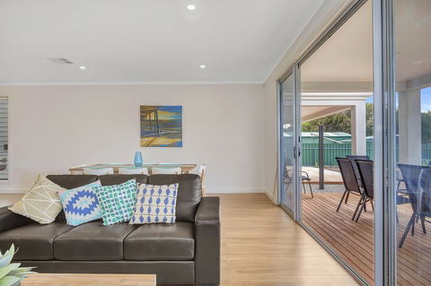 Eastern Breeze - Redcliffe Tourism 30