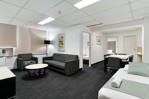 Cosmo On Bank - Redcliffe Tourism 5