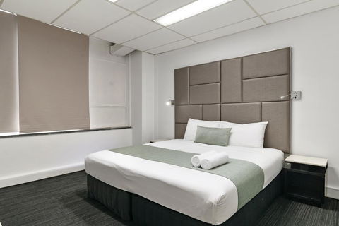 Cosmo On Bank - Redcliffe Tourism 7