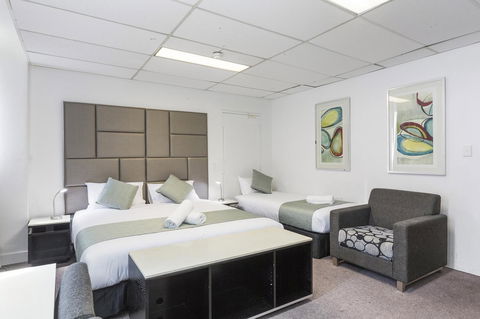 Cosmo On Bank - Redcliffe Tourism 1