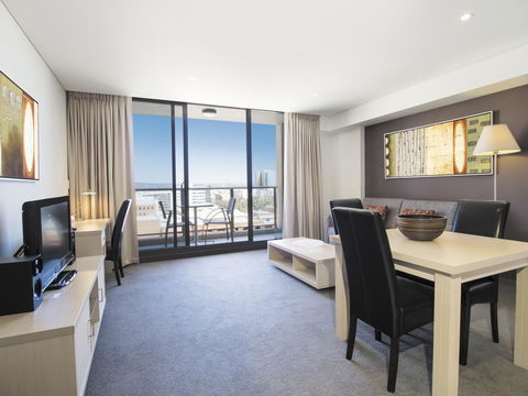 Oaks Adelaide Horizons Suites - Redcliffe Tourism 3