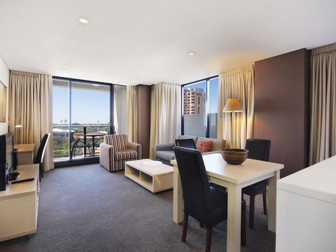 Oaks Adelaide Horizons Suites - Redcliffe Tourism 13