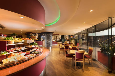 Stamford Plaza Adelaide - Redcliffe Tourism 3