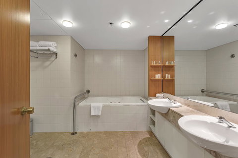 Stamford Plaza Adelaide - Redcliffe Tourism 29