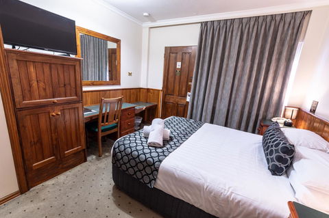 Astor Inn - Redcliffe Tourism 4