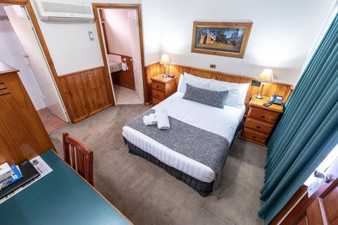 Astor Inn - Redcliffe Tourism 2