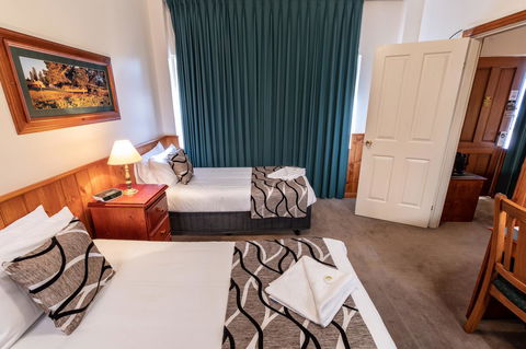 Astor Inn - Redcliffe Tourism 11