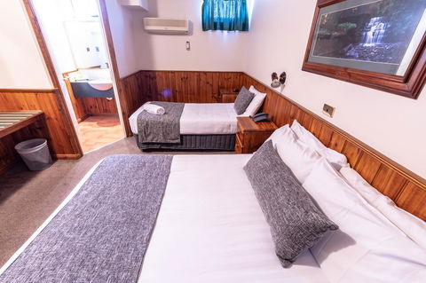 Astor Inn - Redcliffe Tourism 9