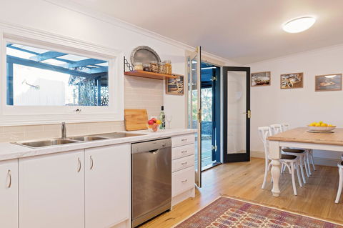 The Other House - Redcliffe Tourism 11