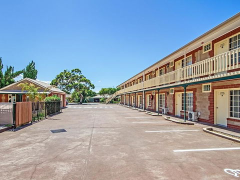Motel Goolwa - Redcliffe Tourism 1