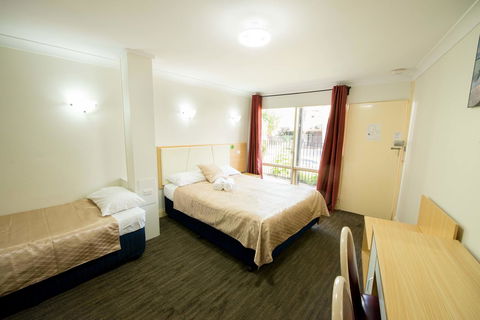 Jacksons Motor Inn - Redcliffe Tourism 26