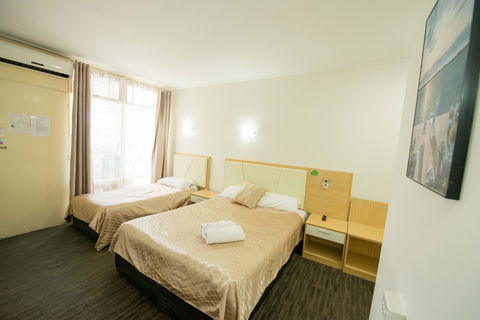 Jacksons Motor Inn - Redcliffe Tourism 18