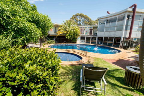 Jacksons Motor Inn - Redcliffe Tourism 2