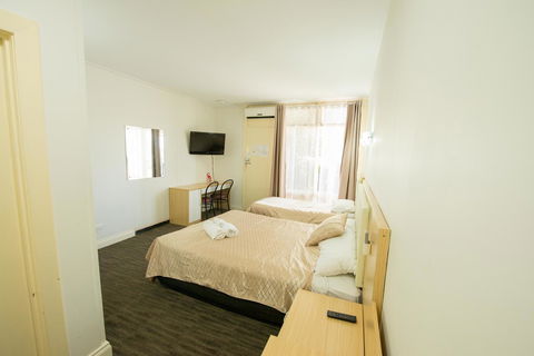 Jacksons Motor Inn - Redcliffe Tourism 17