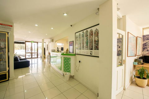 Jacksons Motor Inn - Redcliffe Tourism 1