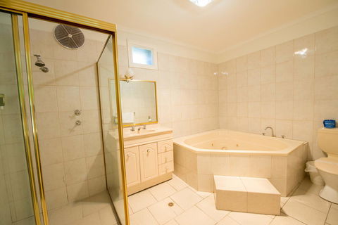Jacksons Motor Inn - Redcliffe Tourism 7