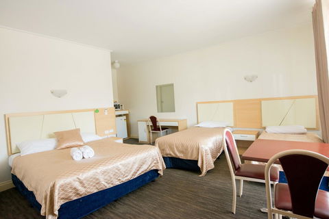 Jacksons Motor Inn - Redcliffe Tourism 12