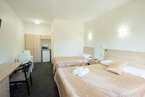 Jacksons Motor Inn - Redcliffe Tourism 14