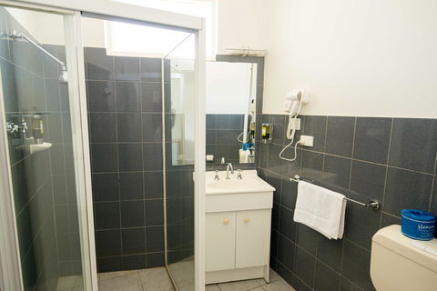 Jacksons Motor Inn - Redcliffe Tourism 13