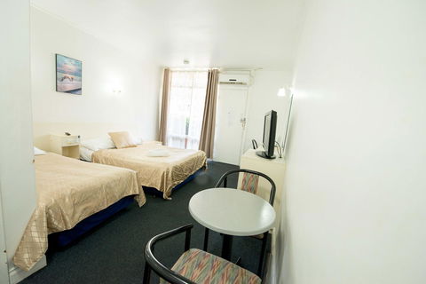 Jacksons Motor Inn - Redcliffe Tourism 15