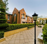 Majestic Old Lion Apartments - Redcliffe Tourism