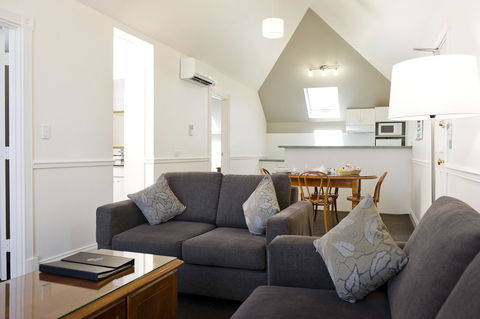 Majestic Old Lion Apartments - Redcliffe Tourism 11