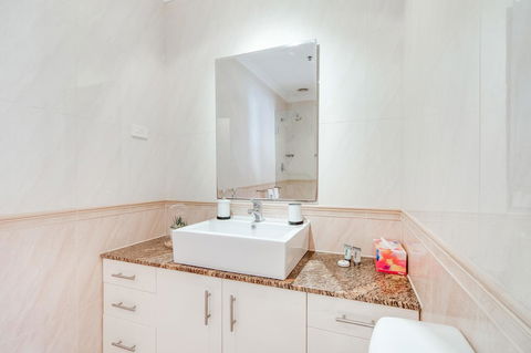 York Apartments On Grenfell - Redcliffe Tourism 13