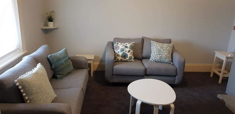 Olive\'s Cottage - Redcliffe Tourism 9