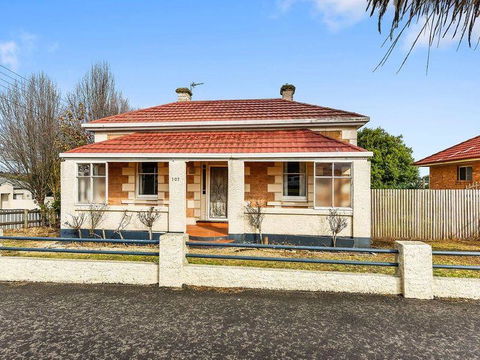 Olive\'s Cottage - Redcliffe Tourism 0