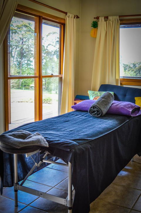 Ghost Hill Road Retreat - Redcliffe Tourism 31