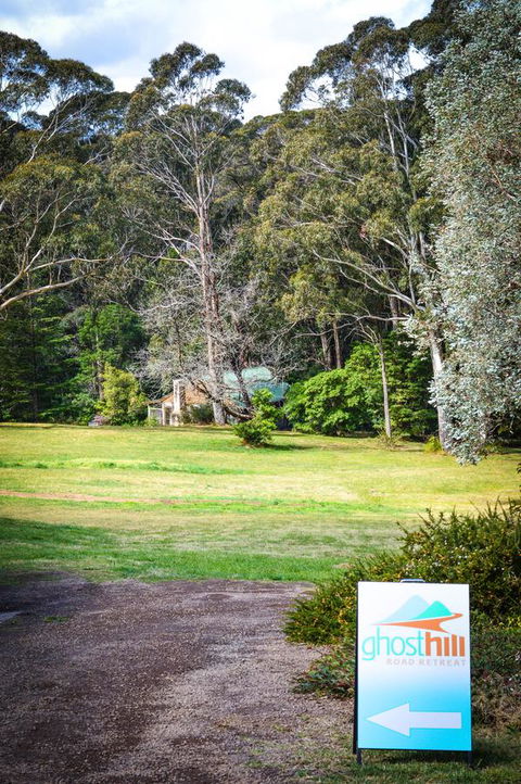 Ghost Hill Road Retreat - Redcliffe Tourism 10
