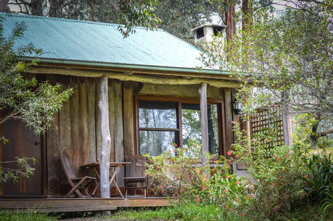 Ghost Hill Road Retreat - Redcliffe Tourism 9
