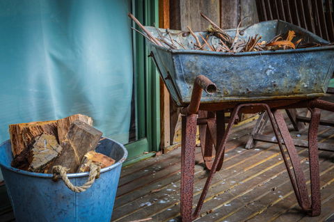 Ghost Hill Road Retreat - Redcliffe Tourism 16