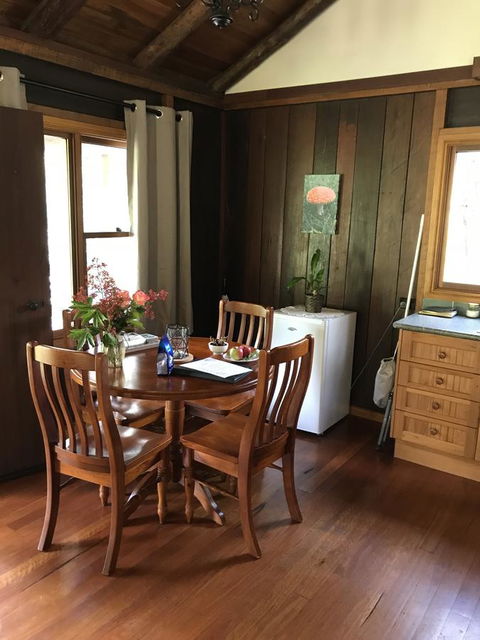 Ghost Hill Road Retreat - Redcliffe Tourism 2