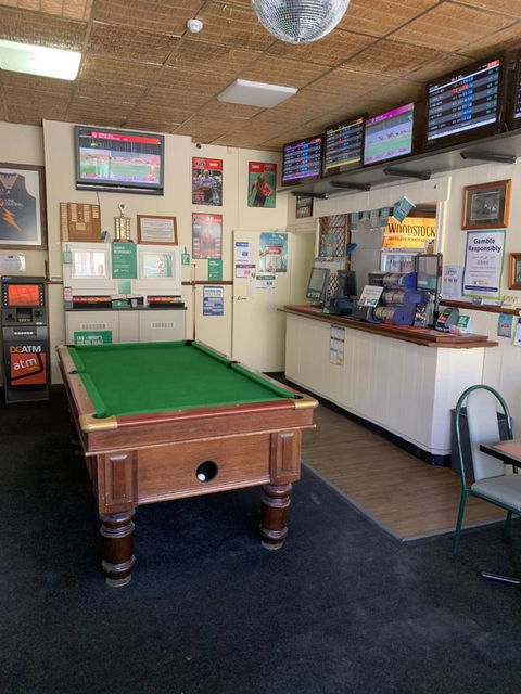 Commercial Hotel Morgan - Redcliffe Tourism 4