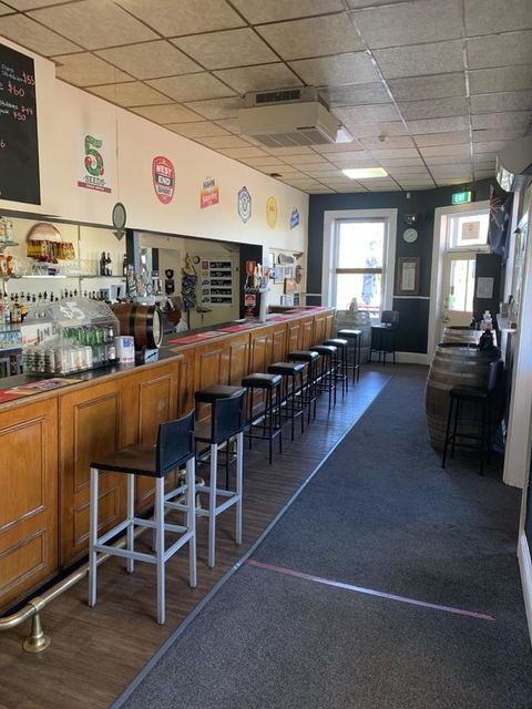 Commercial Hotel Morgan - Redcliffe Tourism 3