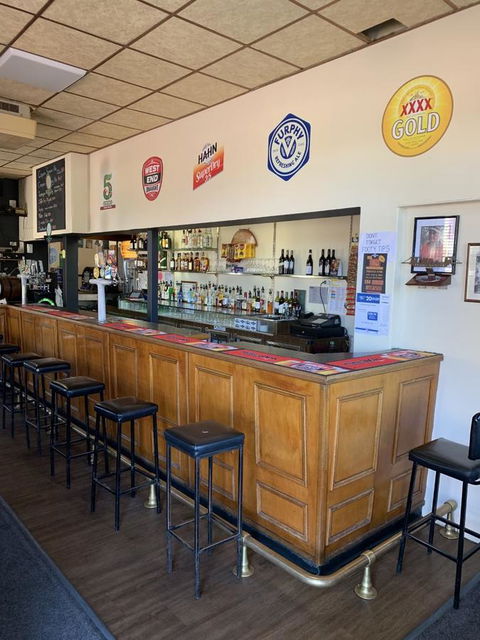 Commercial Hotel Morgan - Redcliffe Tourism 2