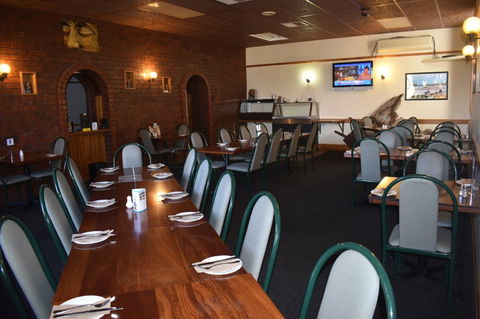 Commercial Hotel Morgan - Redcliffe Tourism 6