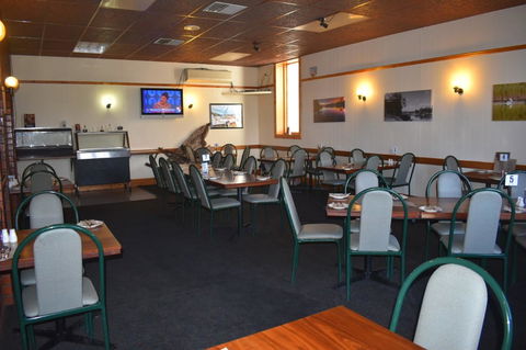 Commercial Hotel Morgan - Redcliffe Tourism 7