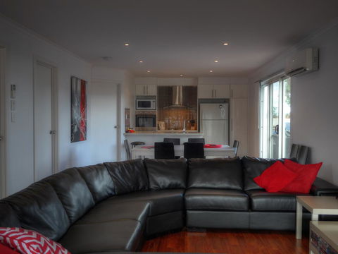 Home On Torrens - Redcliffe Tourism 28