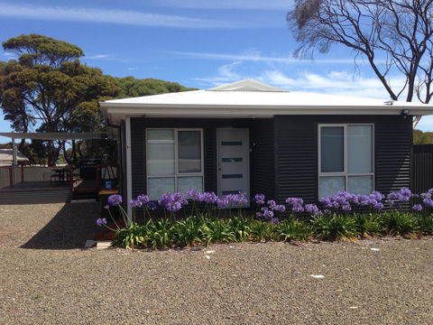 Home On Torrens - Redcliffe Tourism 8