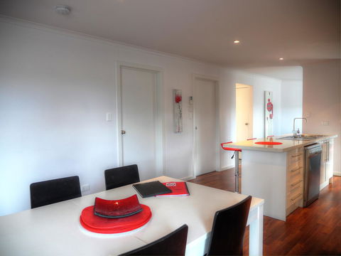 Home On Torrens - Redcliffe Tourism 21