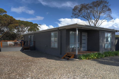 Home On Torrens - Redcliffe Tourism 23