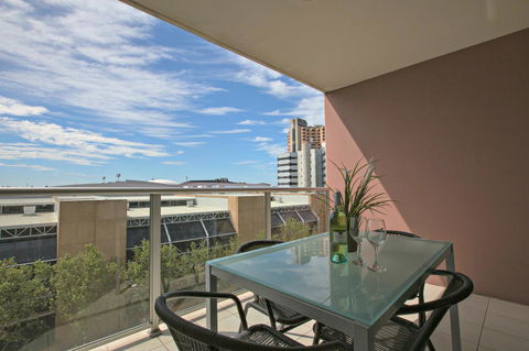 Adelaide DressCircle Apartments - North Terrace - Redcliffe Tourism 1