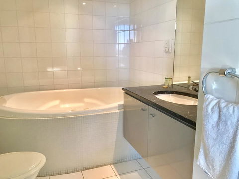 Adelaide DressCircle Apartments - North Terrace - Redcliffe Tourism 6