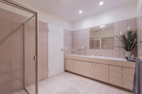 Adelaide Style Accommodation-Close To City-North Adelaide-3 Bdrm- FREE Parking - Redcliffe Tourism 31